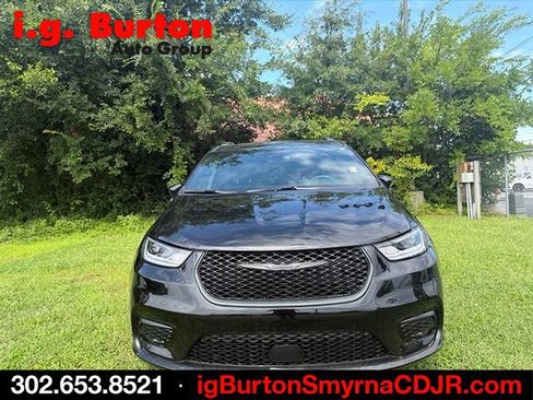 Used 2026 Chrysler Pacifica Limited w/ S Appearance Package FWD image 2