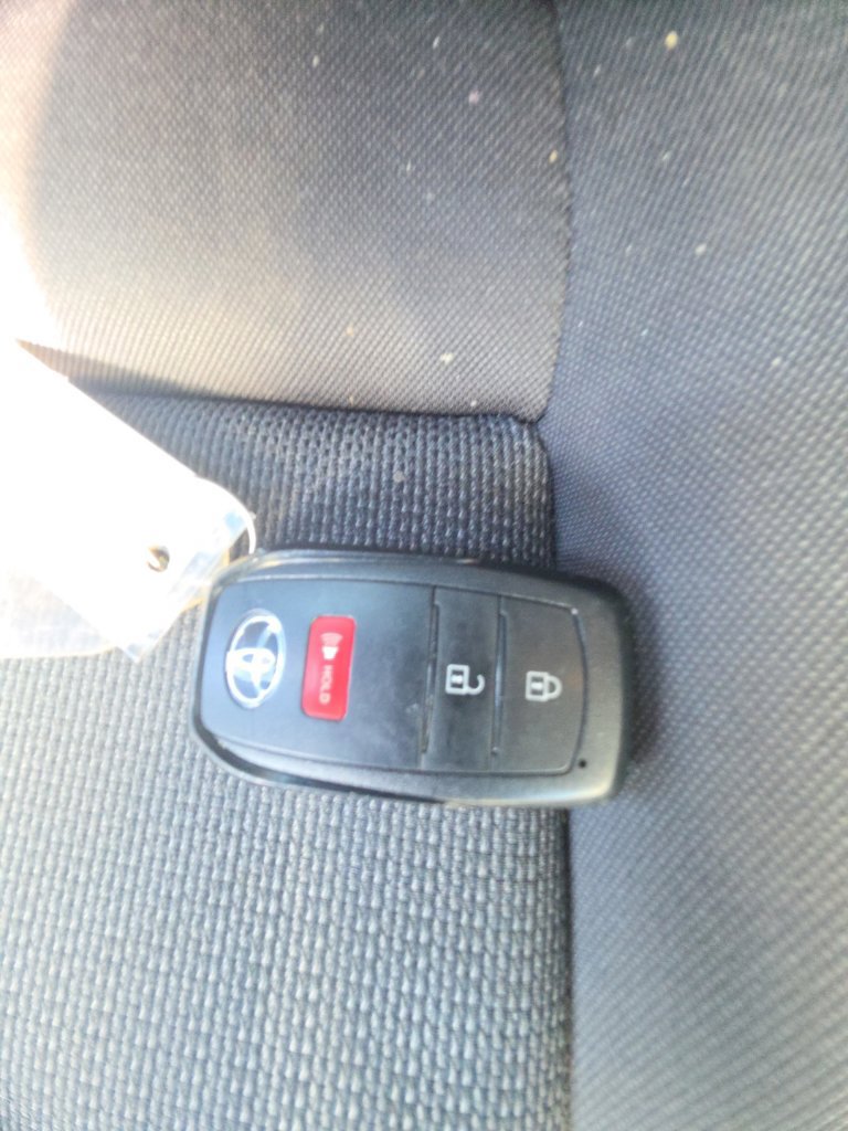 Used 2025 Toyota Prius LE FWD image 32