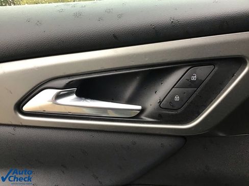 Used 2025 Chevrolet Traverse LT image 31