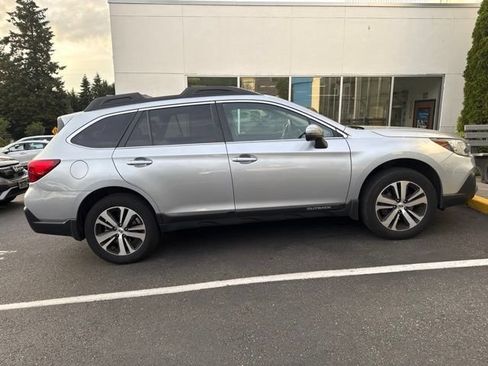 Used 2018 Subaru Outback 2.5i Limited AWD/4WD image 5