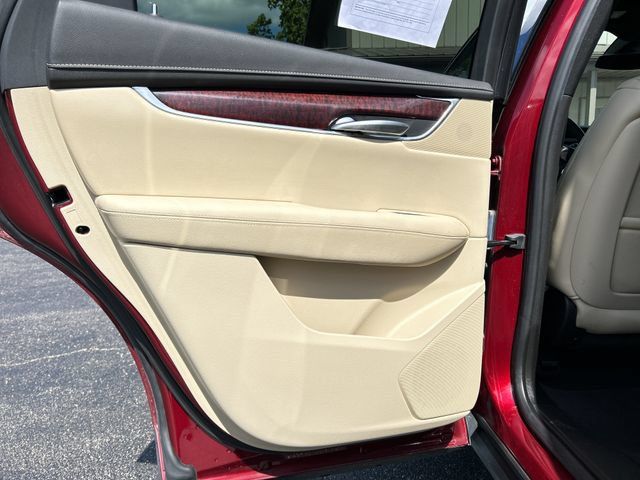 Used 2017 Cadillac XT5 Luxury w/ Driver Awareness Package FWD image 18