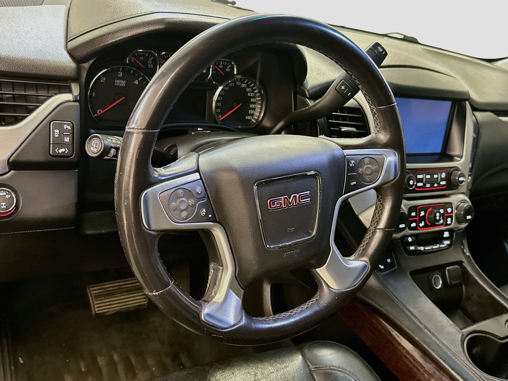 Used 2015 GMC Yukon SLT AWD/4WD image 18