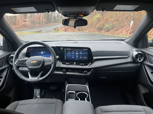 Used 2025 Chevrolet Equinox LT image 28