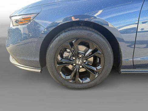 Certified 2025 Honda Accord SE image 9