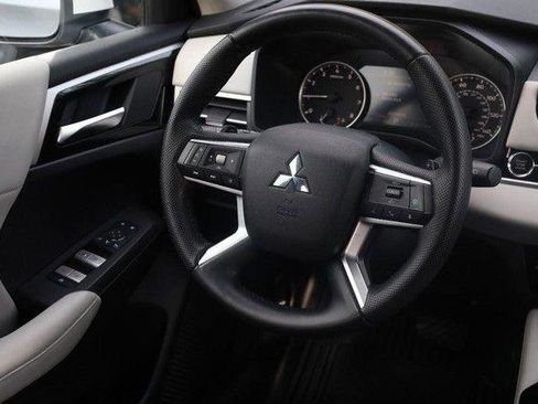 Used 2025 Mitsubishi Outlander AWD image 25