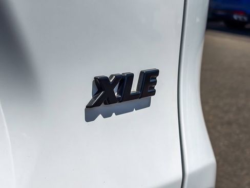 Used 2021 Toyota RAV4 XLE FWD image 11