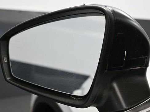 Used 2020 Volkswagen Tiguan SE image 7