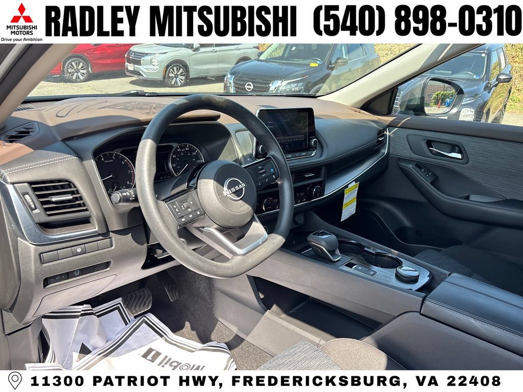 Used 2023 Nissan Rogue SV AWD/4WD image 4