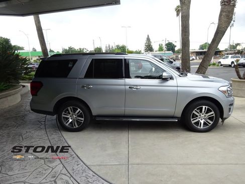 Used 2022 Ford Expedition Limited AWD/4WD image 9