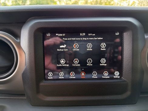 Used 2022 Jeep Gladiator Willys image 26