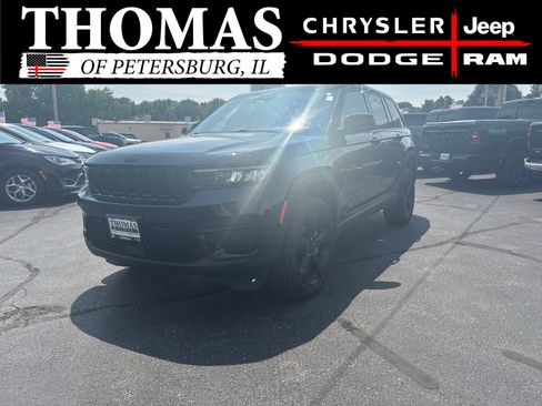 Used 2024 Jeep Grand Cherokee Altitude AWD/4WD image 3