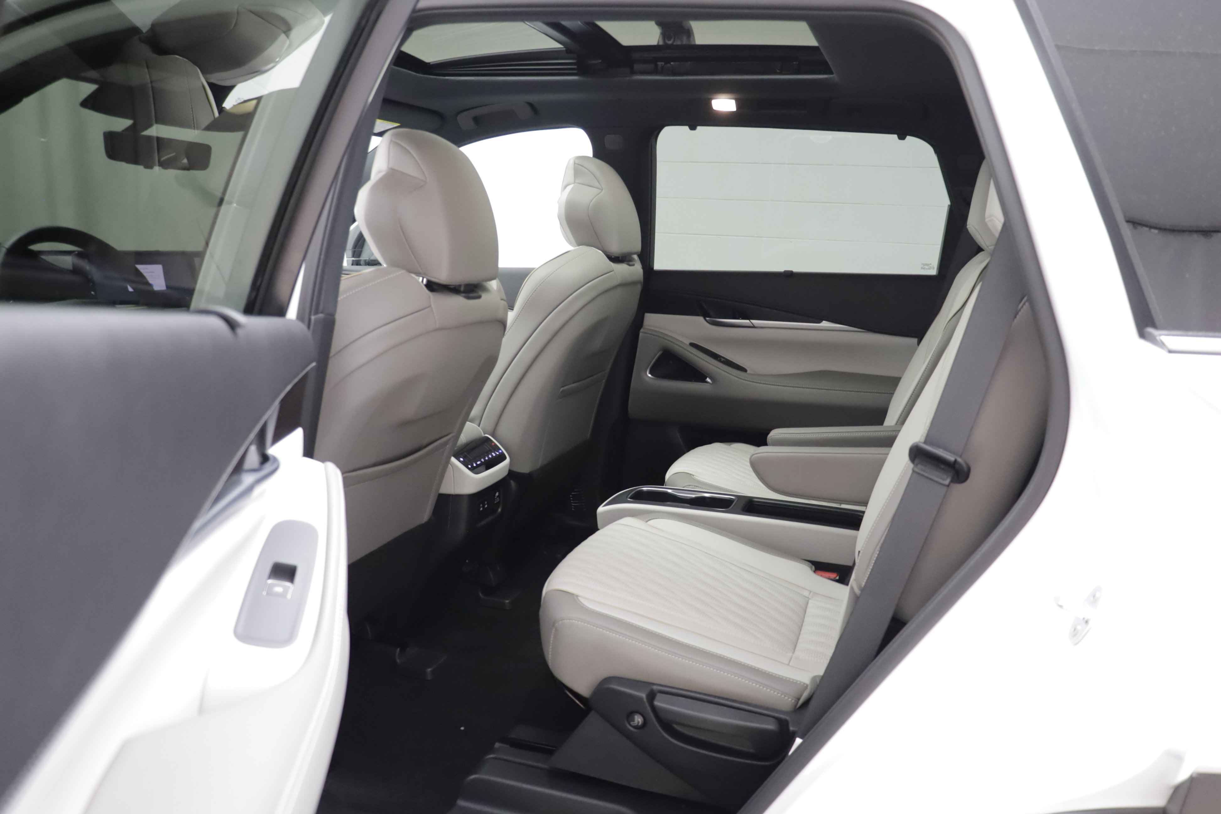 Used 2026 INFINITI QX60 Autograph w/ Dark Cargo Package AWD/4WD image 16
