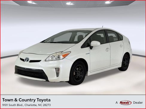 Used 2015 Toyota Prius Three FWD image 1