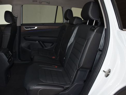 Used 2025 Volkswagen Atlas SEL AWD/4WD image 26