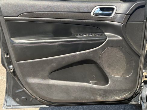Used 2018 Jeep Grand Cherokee Laredo AWD/4WD image 13