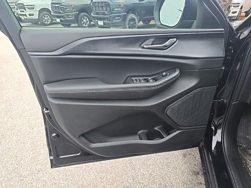 New 2025 Jeep Grand Cherokee Laredo X image 18