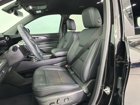 Used 2026 Chevrolet Traverse LT FWD image 5