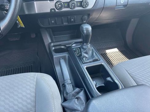 Used 2022 Toyota Tacoma SR w/ SR Convenience Package RWD image 17