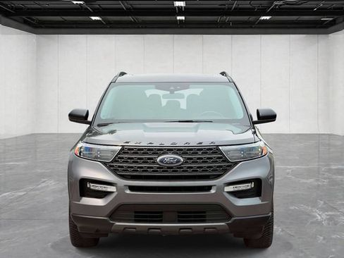 Used 2022 Ford Explorer XLT w/ Equipment Group 202A AWD/4WD image 2