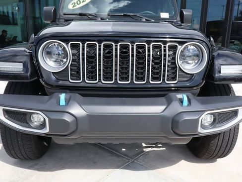Used 2024 Jeep Wrangler Unlimited Sahara AWD/4WD image 16