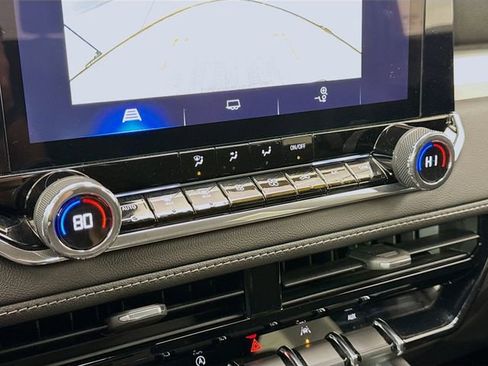 Used 2024 Chevrolet Colorado LT w/ LT Convenience Package image 19