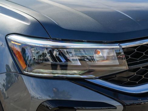 Used 2023 Volkswagen Taos SE image 2