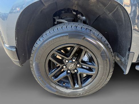 Used 2019 Chevrolet Silverado 1500 Custom Trail Boss w/ Custom Convenience Package AWD/4WD image 9