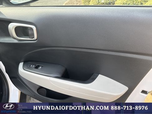 Certified 2025 Hyundai Venue SEL FWD image 16