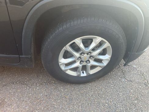 Used 2021 Chevrolet Traverse LS image 10