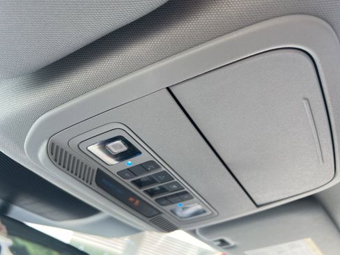 Used 2022 Ford Explorer XLT w/ Equipment Group 202A image 38