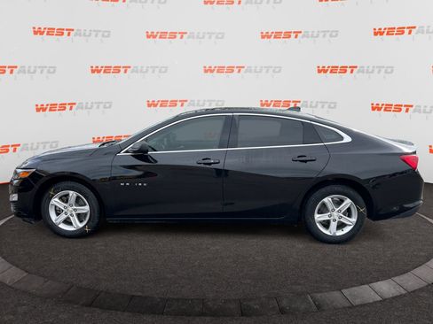 Used 2022 Chevrolet Malibu LS image 2