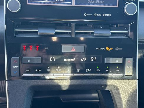 Used 2021 Toyota Avalon XLE image 29