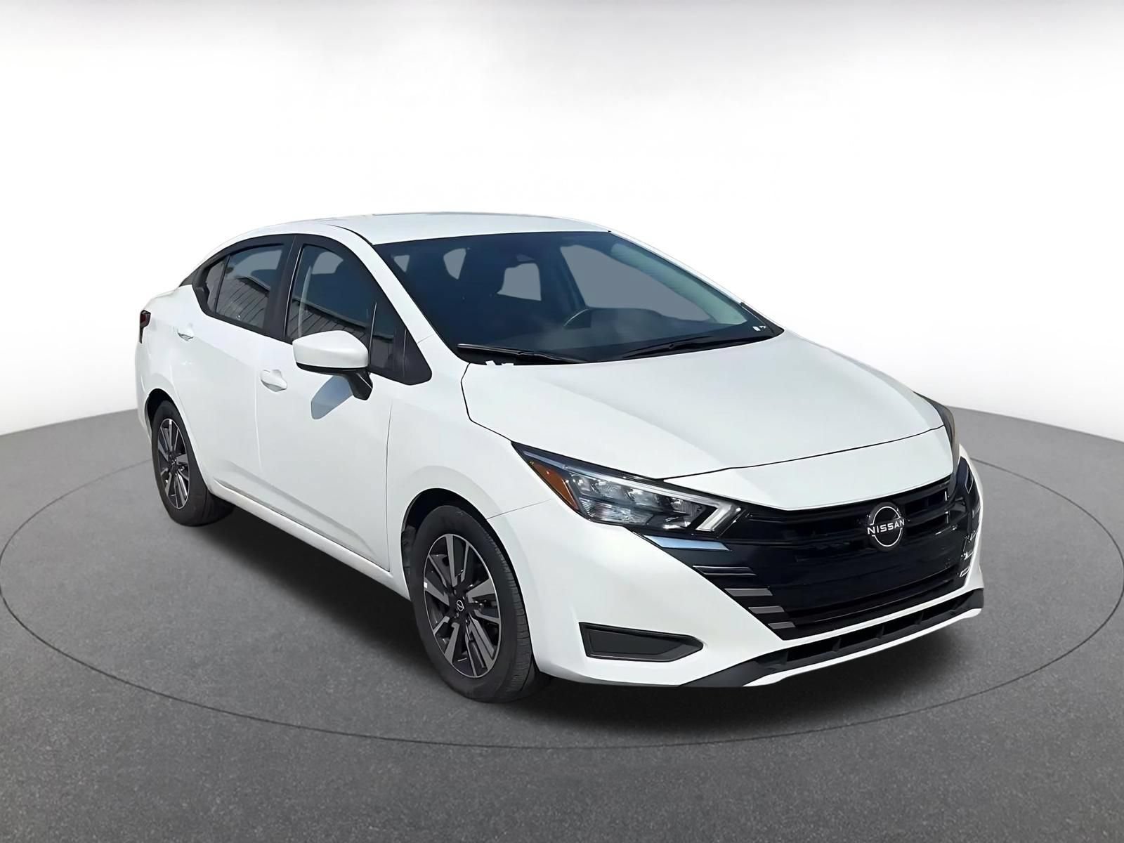 Used 2025 Nissan Versa SV FWD image 2