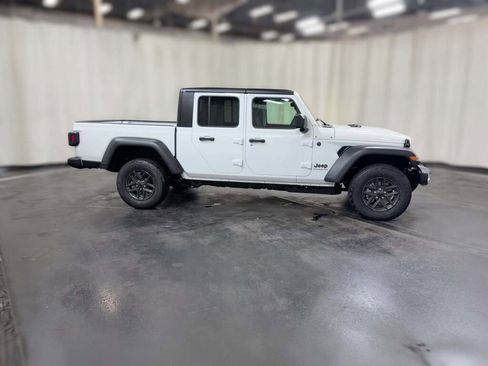 New 2026 Jeep Gladiator Sport image 14