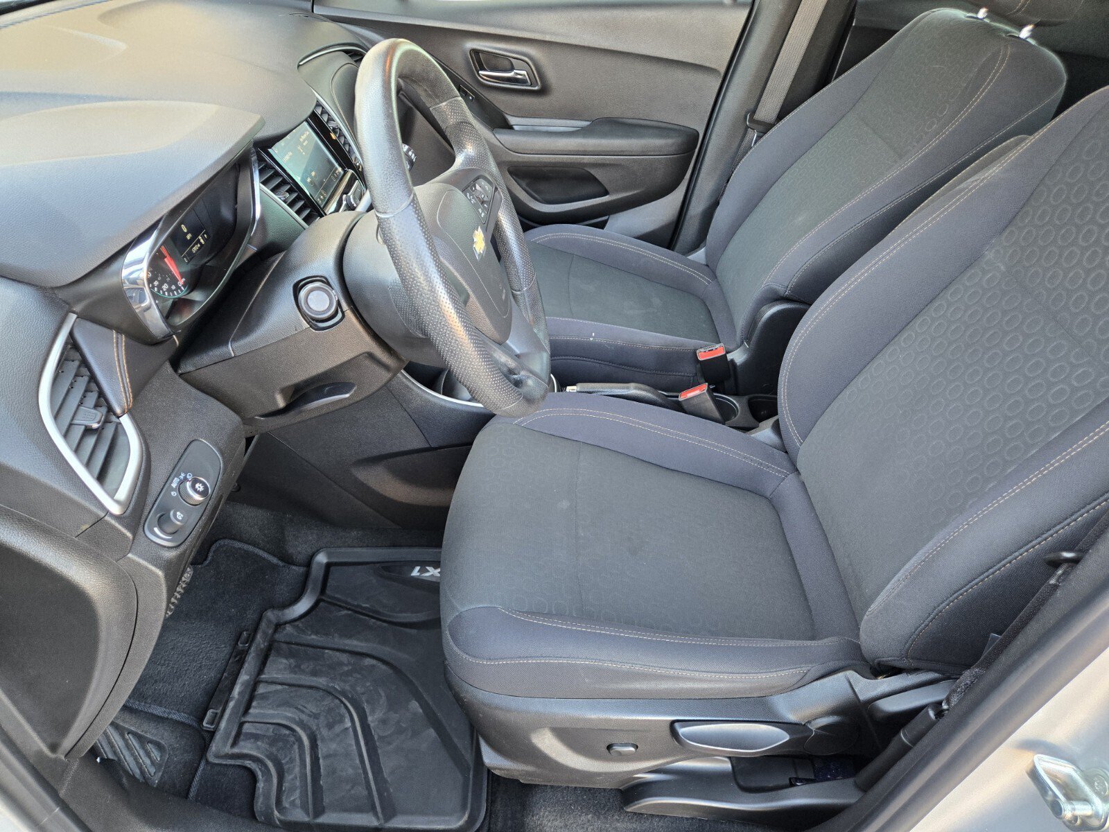Used 2020 Chevrolet Trax LS FWD image 7