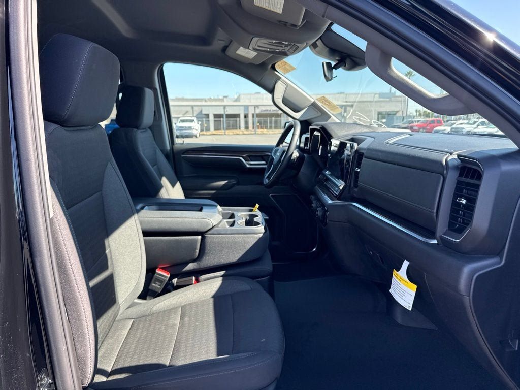 Certified 2025 Chevrolet Silverado 1500 LT RWD image 32