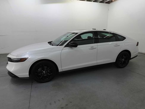 Certified 2025 Honda Accord SE image 8