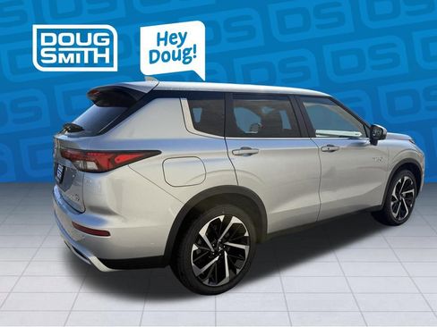 New 2025 Mitsubishi Outlander SE image 4