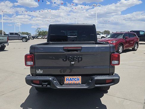 Used 2025 Jeep Gladiator Sport AWD/4WD image 6