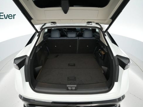 Used 2025 Nissan Ariya Platinum AWD/4WD image 8