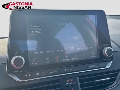 Used 2025 Nissan Altima 2.5 SV FWD image 18