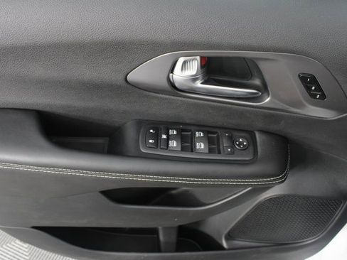 New 2026 Chrysler Pacifica Select image 14