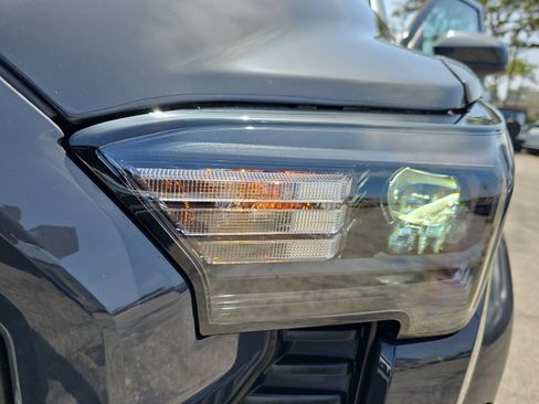 Used 2025 Toyota Tacoma TRD Sport AWD/4WD image 34