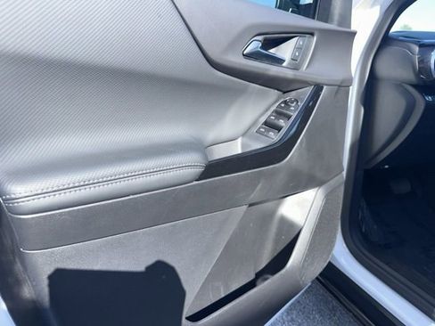 Used 2025 Chevrolet Equinox LT AWD/4WD image 37