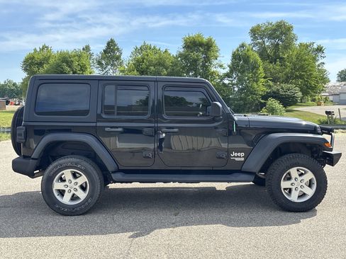 Used 2019 Jeep Wrangler Unlimited Sport S AWD/4WD image 2