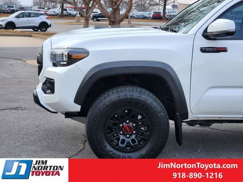 Used 2017 Toyota Tacoma TRD Pro image 9