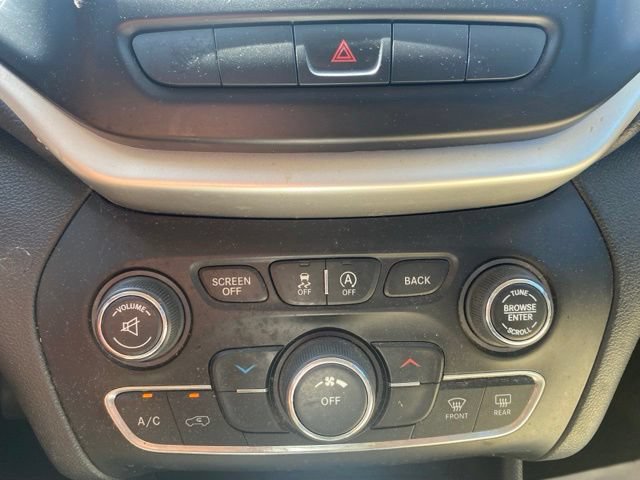 Used 2015 Jeep Cherokee Latitude w/ Trailer Tow Group AWD/4WD image 14