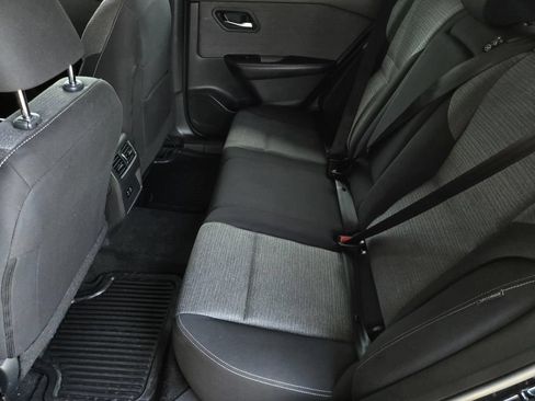 Used 2023 Nissan Rogue SV FWD image 11