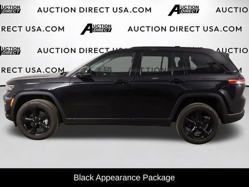 Used 2023 Jeep Grand Cherokee Limited w/ Black Appearance Package AWD/4WD image 5