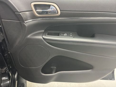 Used 2015 Jeep Grand Cherokee Limited AWD/4WD image 9